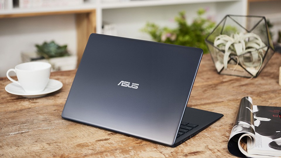 Trên tay Asus Zenbook 13 (2018): mỏng, nhẹ, đẹp mắt những hiệu suất ấn tượng