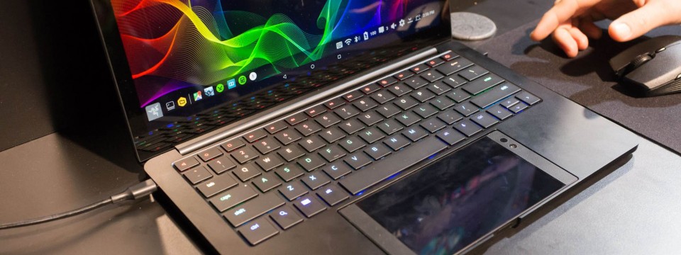 [CES18] Project Linda: Chiếc “laptop rỗng ruột” dành cho Razer Phone