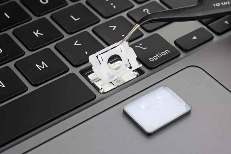 Mổ bụng MacBook Pro 16 inch: Các công tắc cắt kéo cũ đã hoạt động trở lại trên bàn phím mới