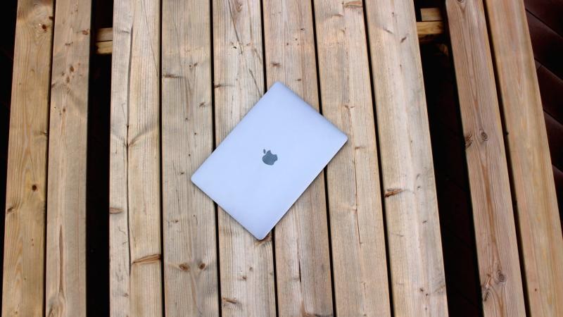 Apple liên tục đón nhận những yêu cầu đổi trả MacBook Pro 2018 từ khách hàng