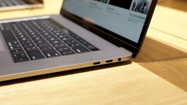 Vì sao Macbook Pro 2016 loại bỏ khe cắm thẻ SD